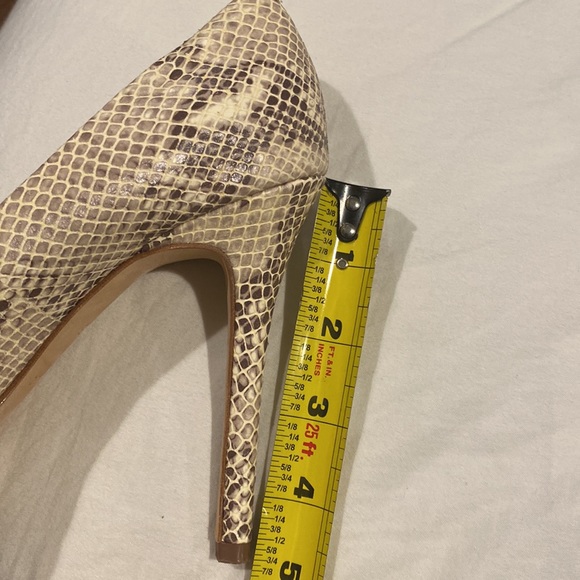 Used BCBG Maxazria snake/animal print size 6 1/2. Worn 2-3 times. No box. - Picture 6 of 7